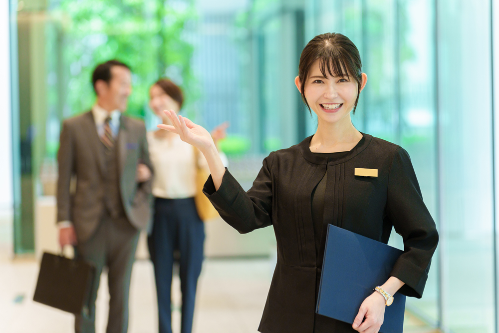 「ユニフォーム・企業制服の導入にはどんな効果がある?」メリットや私服との違い・事例を紹介